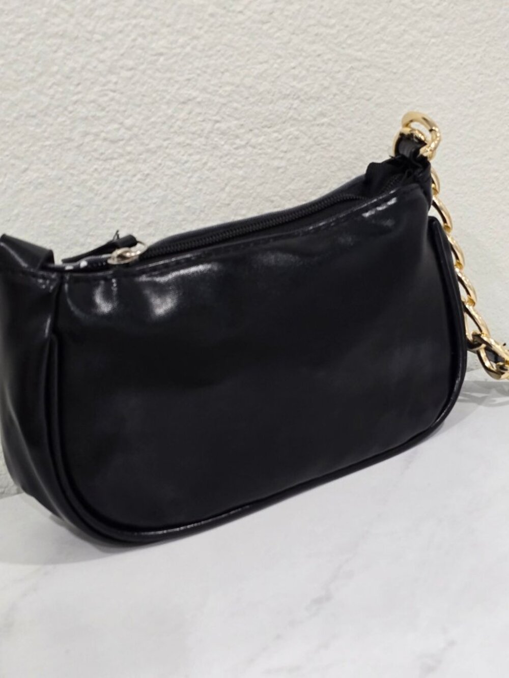 Dolls Kill ✦ Daisy Print Crossbody Bag ✦ Black Leather Gold Chain Adjustable NWT - Picture 4 of 9